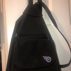 Tennessee Titans bag. First pic shows true color